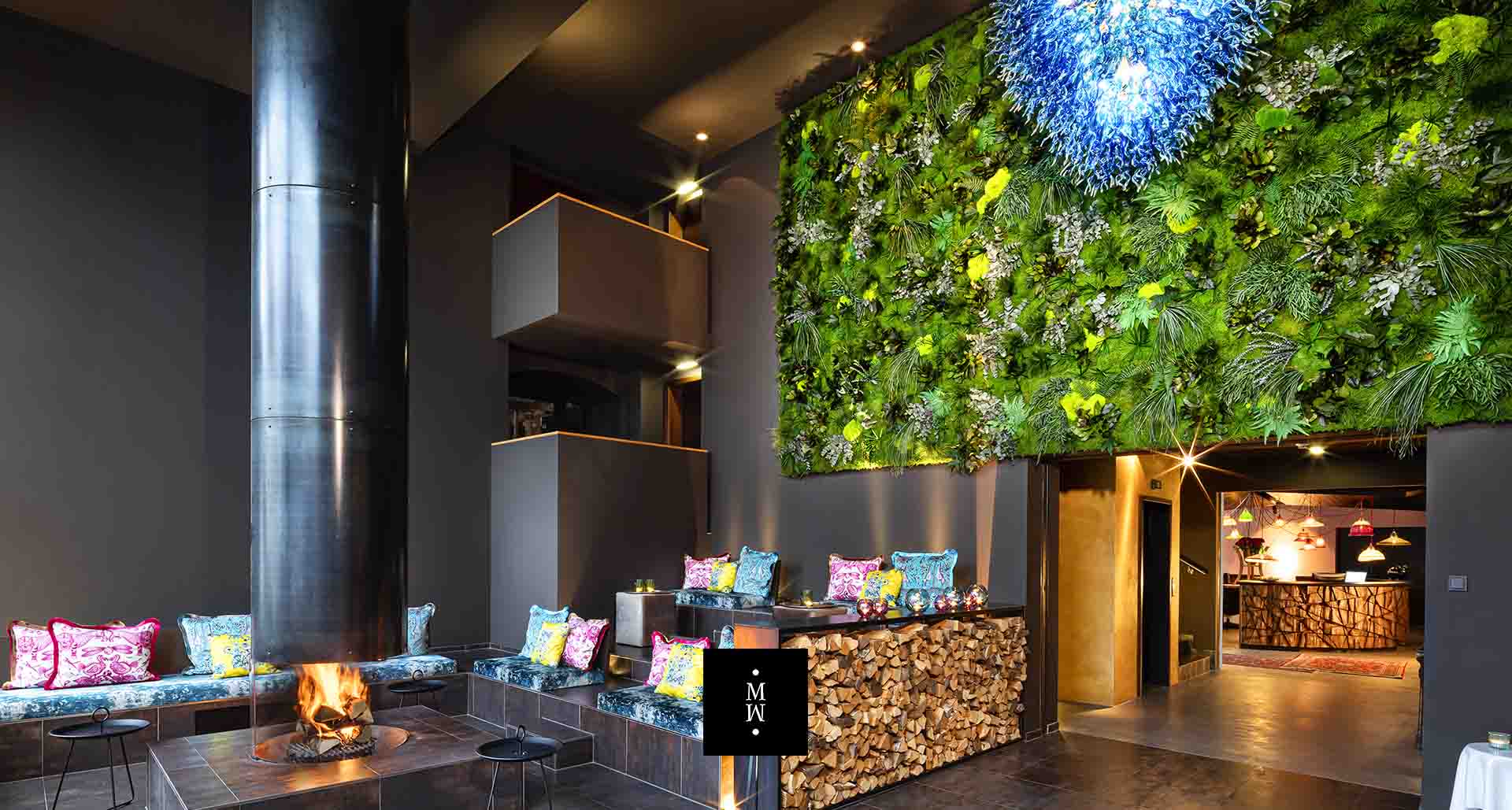 Pflanzenmooswand in einer Lounge