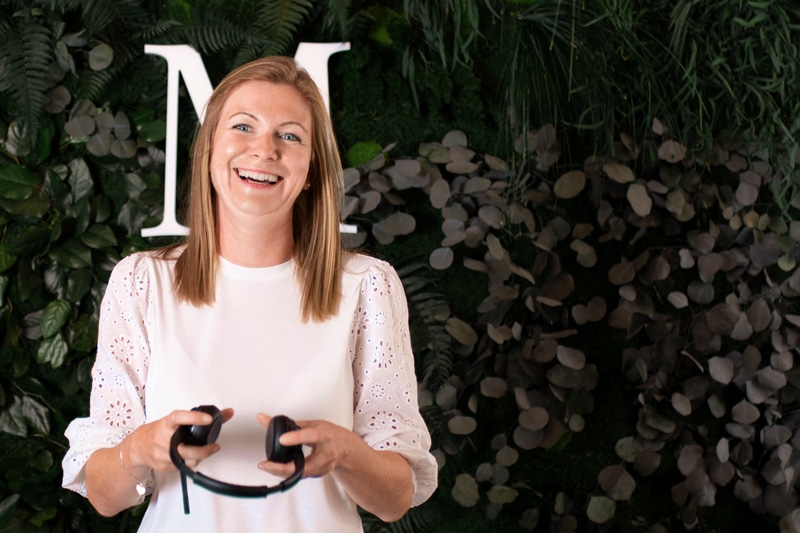 MoosMoos Vertriebsmitarbeiterin Nicole Gommlich mit Headset