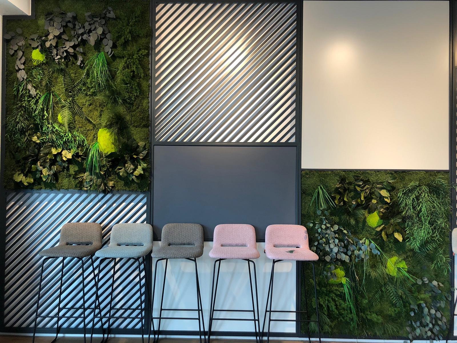 Square wall coverings made of jungle moss to improve the room acoustics